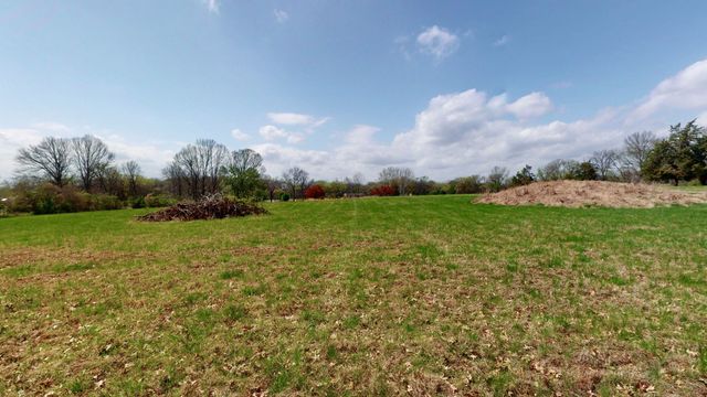 712 New Shackle Island Rd, Hendersonville, TN 37075