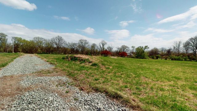 712 New Shackle Island Rd, Hendersonville, TN 37075
