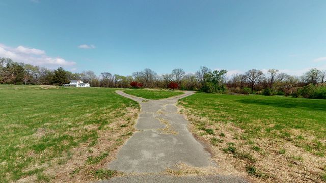 712 New Shackle Island Rd, Hendersonville, TN 37075