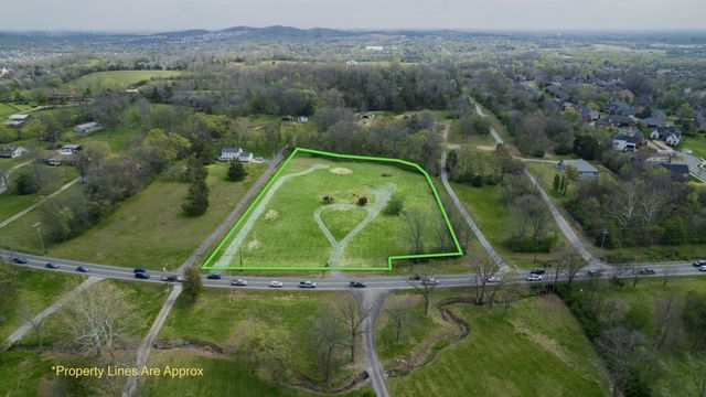 712 New Shackle Island Rd, Hendersonville, TN 37075