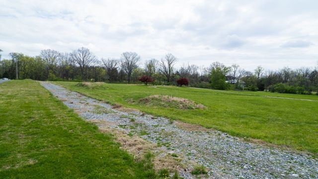 712 New Shackle Island Rd, Hendersonville, TN 37075