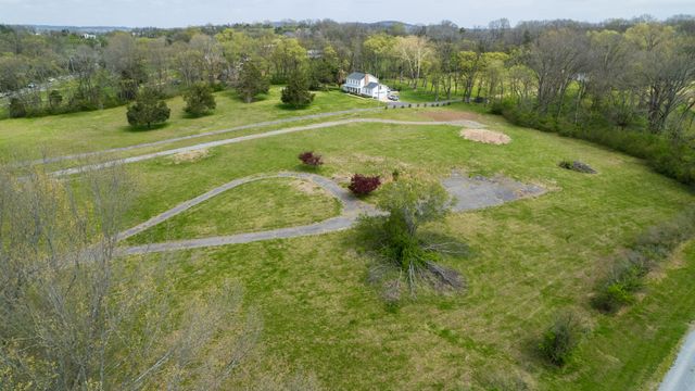 712 New Shackle Island Rd, Hendersonville, TN 37075