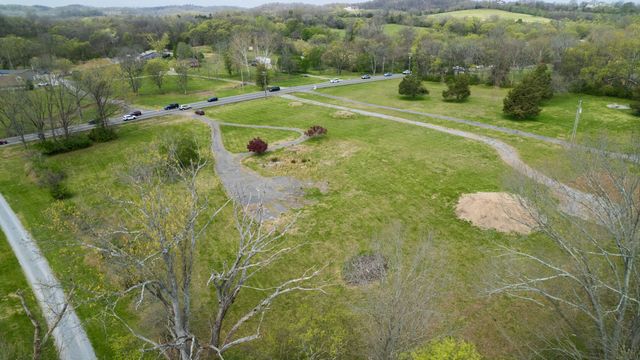 712 New Shackle Island Rd, Hendersonville, TN 37075