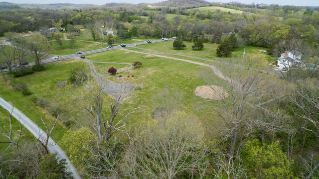712 New Shackle Island Rd, Hendersonville, TN 37075