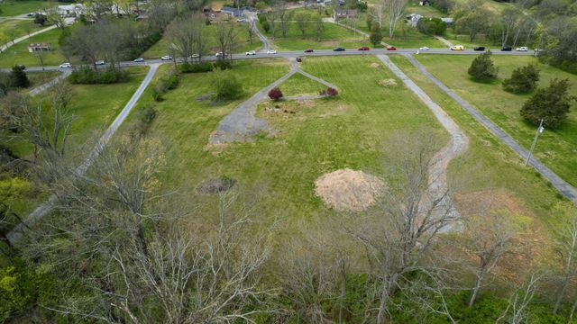 712 New Shackle Island Rd, Hendersonville, TN 37075