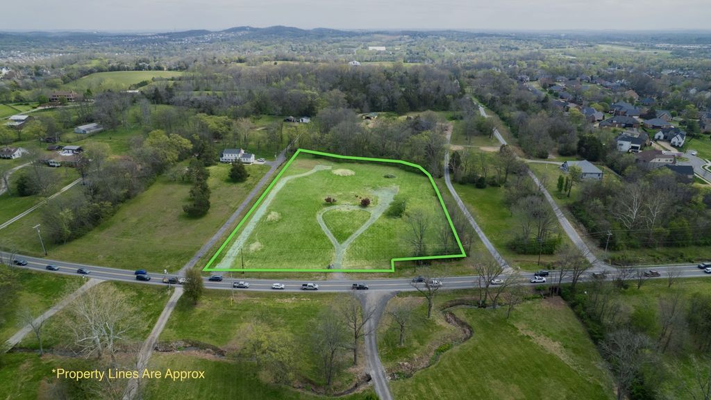 712 New Shackle Island Rd, Hendersonville, TN 37075