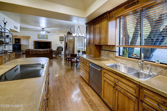 1521 E Placita Abeja, Tucson, AZ 85718