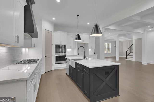 6181 Shoreland Circle, Buford, GA 30518