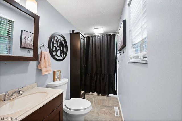 130 Wakefield Drive, Washington, WV 26181