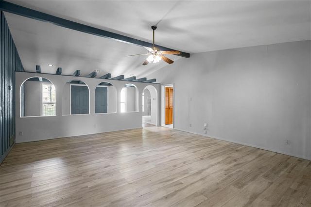 725 W Sale Road, Lake Charles, LA 70605