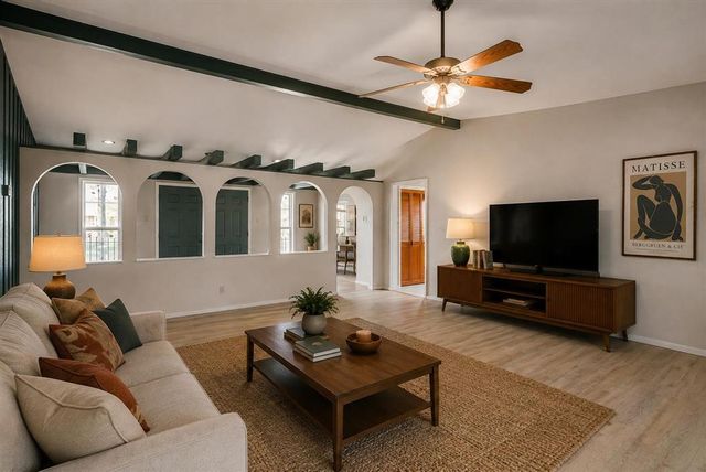725 W Sale Road, Lake Charles, LA 70605
