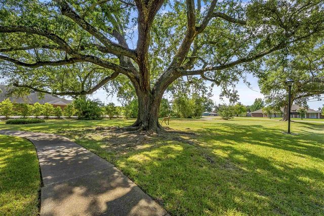 725 W Sale Road, Lake Charles, LA 70605