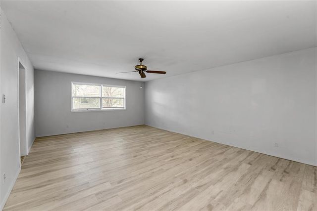 725 W Sale Road, Lake Charles, LA 70605