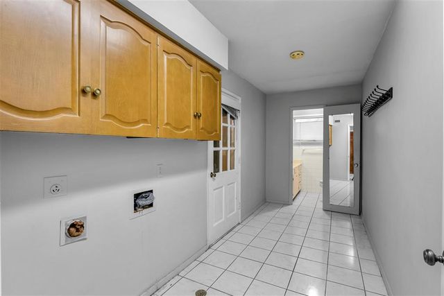725 W Sale Road, Lake Charles, LA 70605