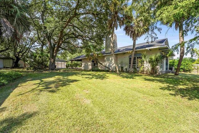 725 W Sale Road, Lake Charles, LA 70605