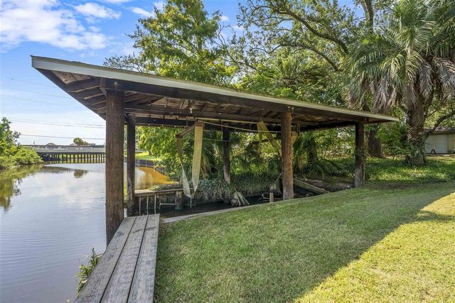 725 W Sale Road, Lake Charles, LA 70605
