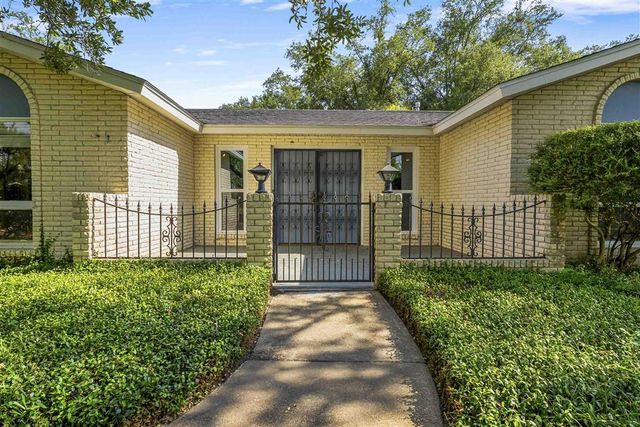 725 W Sale Road, Lake Charles, LA 70605