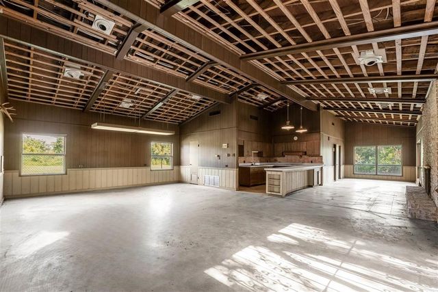 725 W Sale Road, Lake Charles, LA 70605