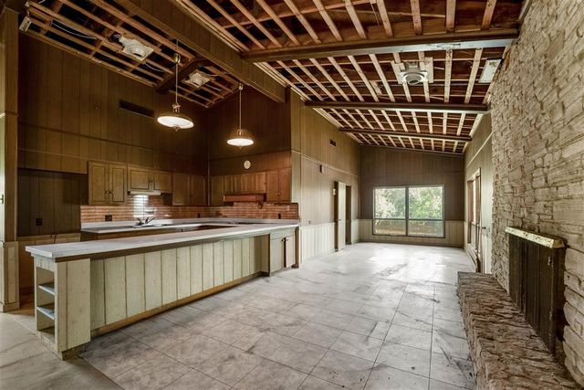 725 W Sale Road, Lake Charles, LA 70605