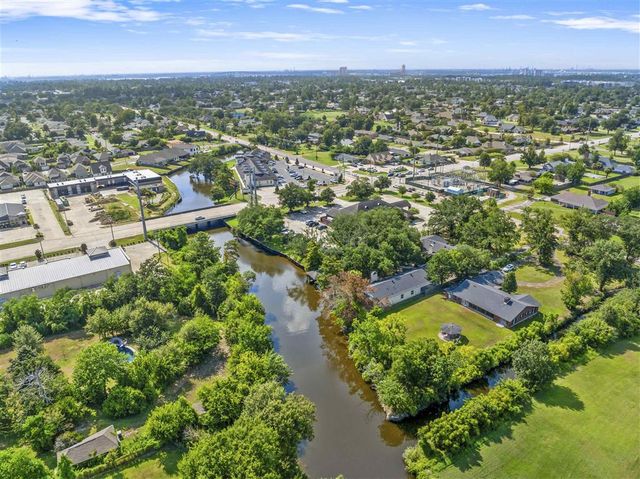 725 W Sale Road, Lake Charles, LA 70605