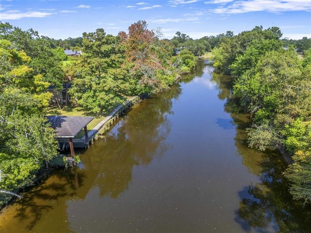 725 W Sale Road, Lake Charles, LA 70605