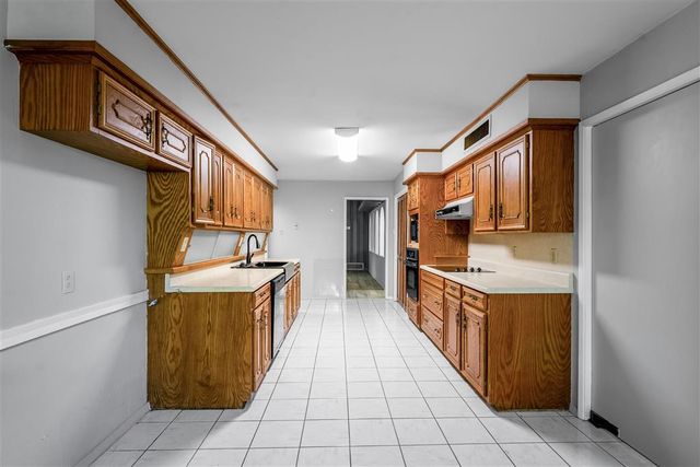 725 W Sale Road, Lake Charles, LA 70605