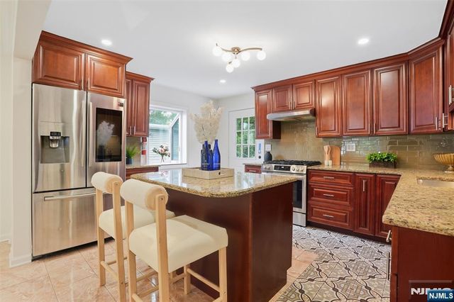 54 Haven Avenue, Bergenfield, NJ 07621