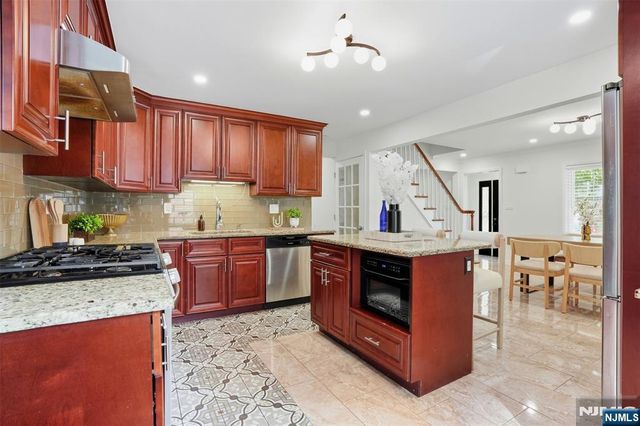 54 Haven Avenue, Bergenfield, NJ 07621
