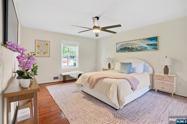 54 Haven Avenue, Bergenfield, NJ 07621