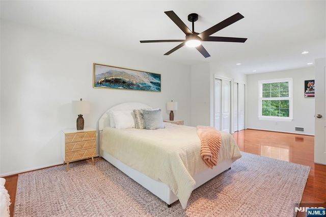 54 Haven Avenue, Bergenfield, NJ 07621