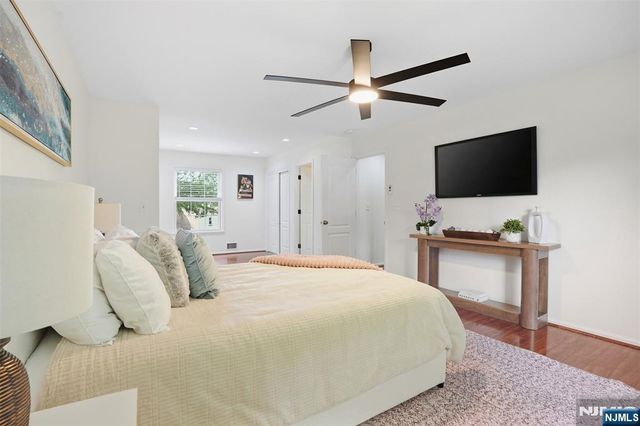 54 Haven Avenue, Bergenfield, NJ 07621