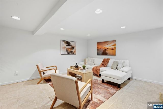 54 Haven Avenue, Bergenfield, NJ 07621