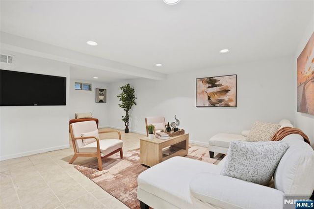 54 Haven Avenue, Bergenfield, NJ 07621