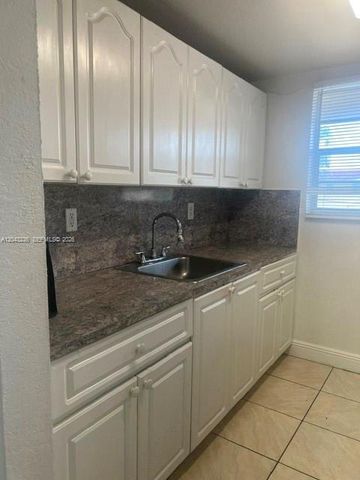 3903 SW 78th Ct 205, Miami, FL 33155