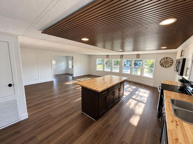 8572 Crown Drive, Boynton Beach, FL 33436