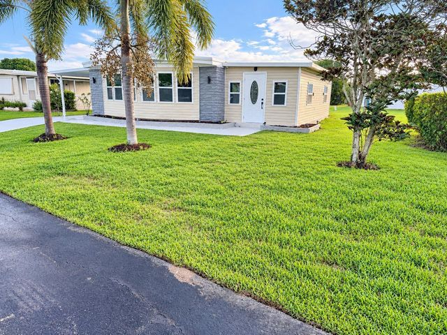 8572 Crown Drive, Boynton Beach, FL 33436