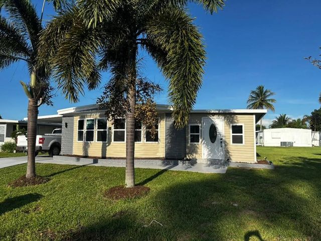 8572 Crown Drive, Boynton Beach, FL 33436