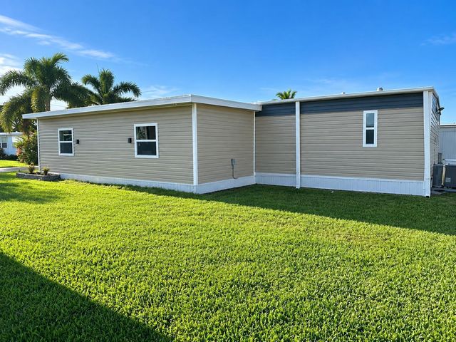 8572 Crown Drive, Boynton Beach, FL 33436