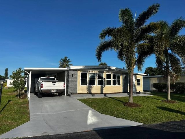 8572 Crown Drive, Boynton Beach, FL 33436