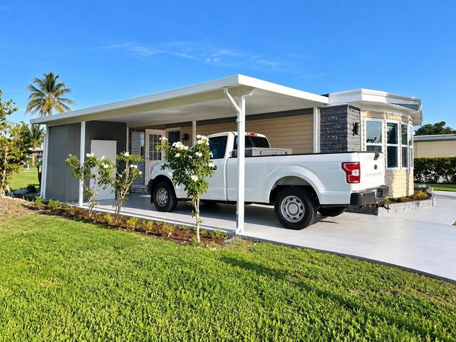 8572 Crown Drive, Boynton Beach, FL 33436