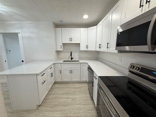 2413 18TH AVENUE N, St Petersburg, FL 33713