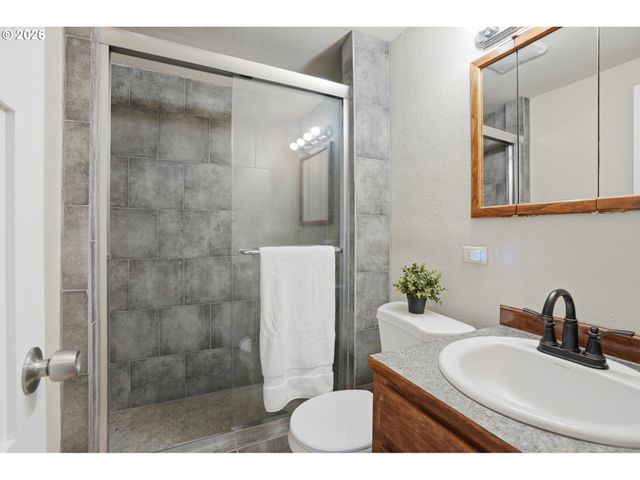 3507 E 11TH St, Vancouver, WA 98661