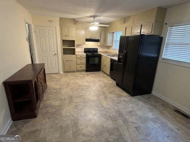 6052 Pinecreek Road, Forest Park, GA 30297