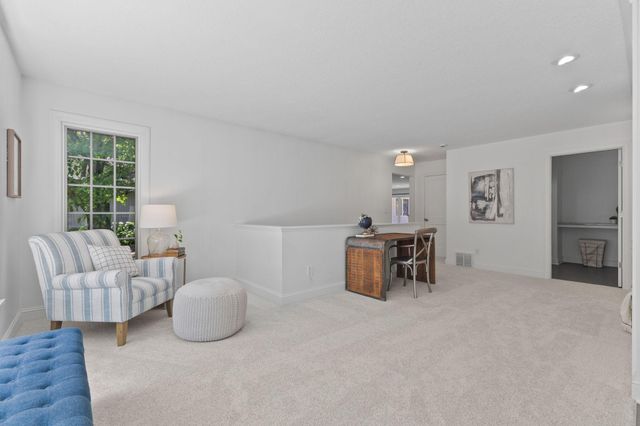 8100 Oakmere Road, Bloomington, MN 55438