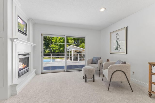 8100 Oakmere Road, Bloomington, MN 55438