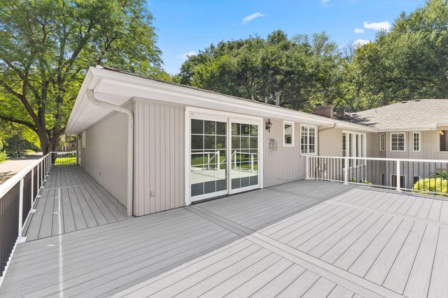 8100 Oakmere Road, Bloomington, MN 55438