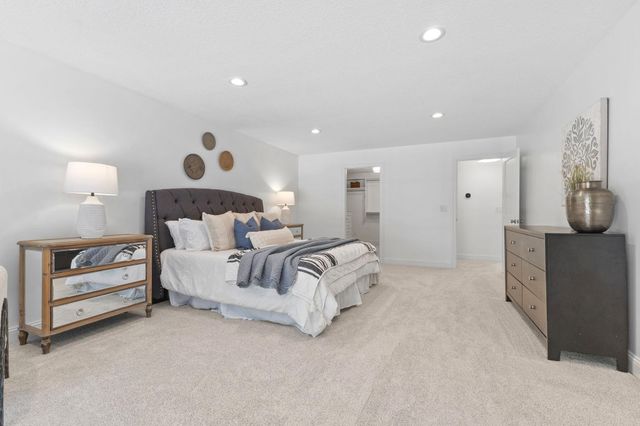 8100 Oakmere Road, Bloomington, MN 55438