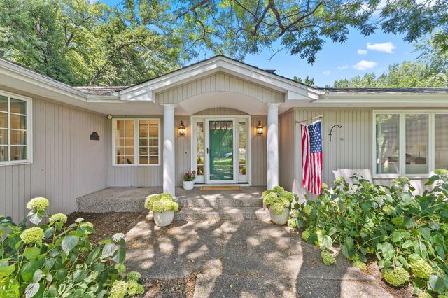 8100 Oakmere Road, Bloomington, MN 55438