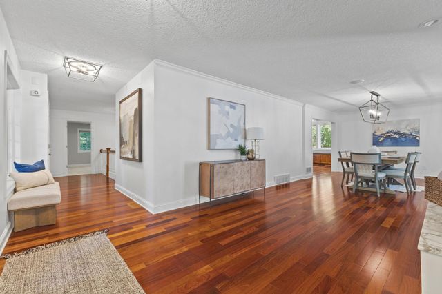 8100 Oakmere Road, Bloomington, MN 55438