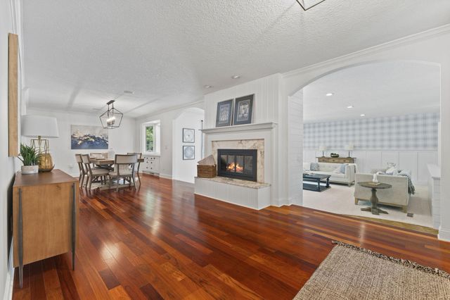8100 Oakmere Road, Bloomington, MN 55438
